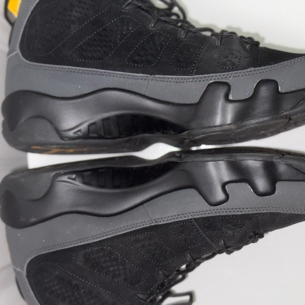 Nike air Jordan 9 Retro Men's Sneakers in Black and Yellow - Picture 4 of 10